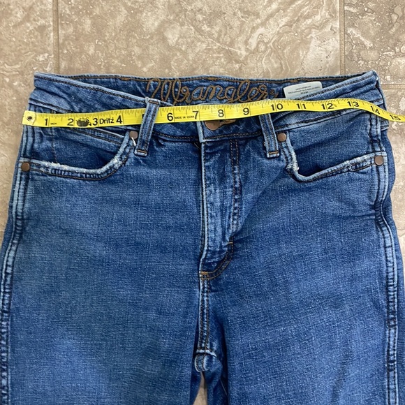 Wrangler Women’s High Rise Flare Jeans Sz 28 x 36 - Picture 11 of 15
